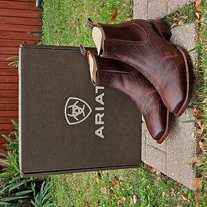 Ariat Bench Made Younger Western Boot